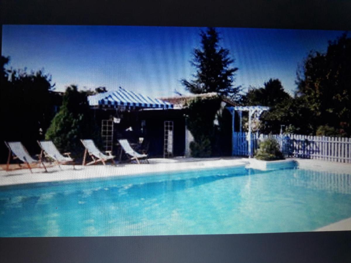 Les Pierres Blanches Bed & Breakfast Bonneuil-Matours Luaran gambar