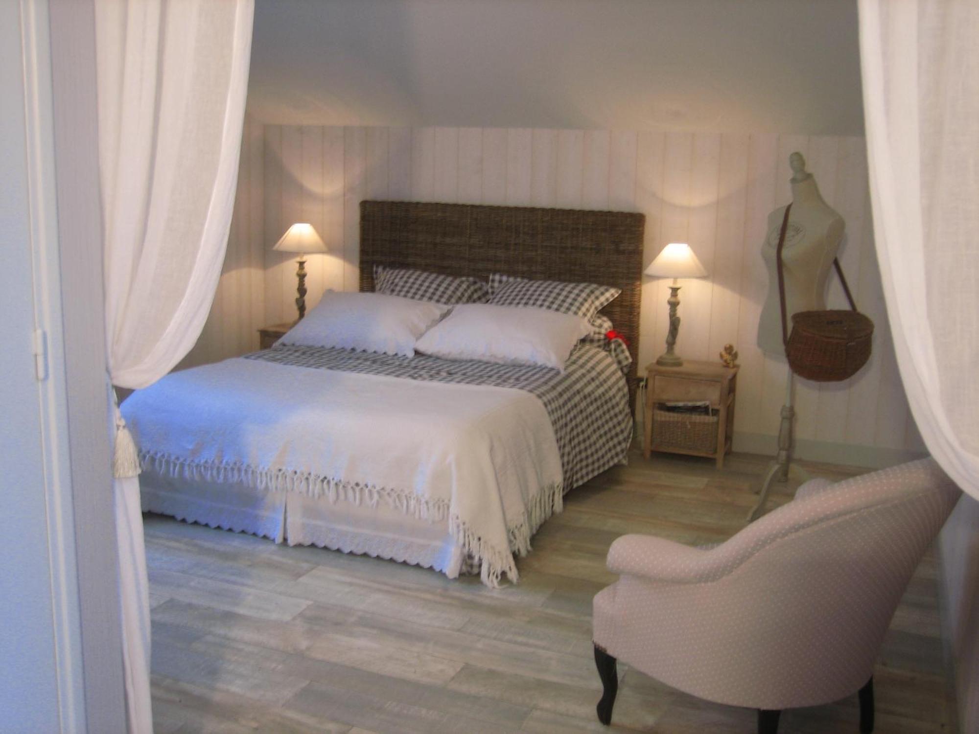 Les Pierres Blanches Bed & Breakfast Bonneuil-Matours Luaran gambar